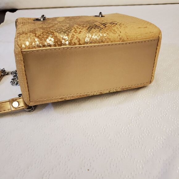 Gold purse Chained Shoulder Strap - Picture 4 of 6